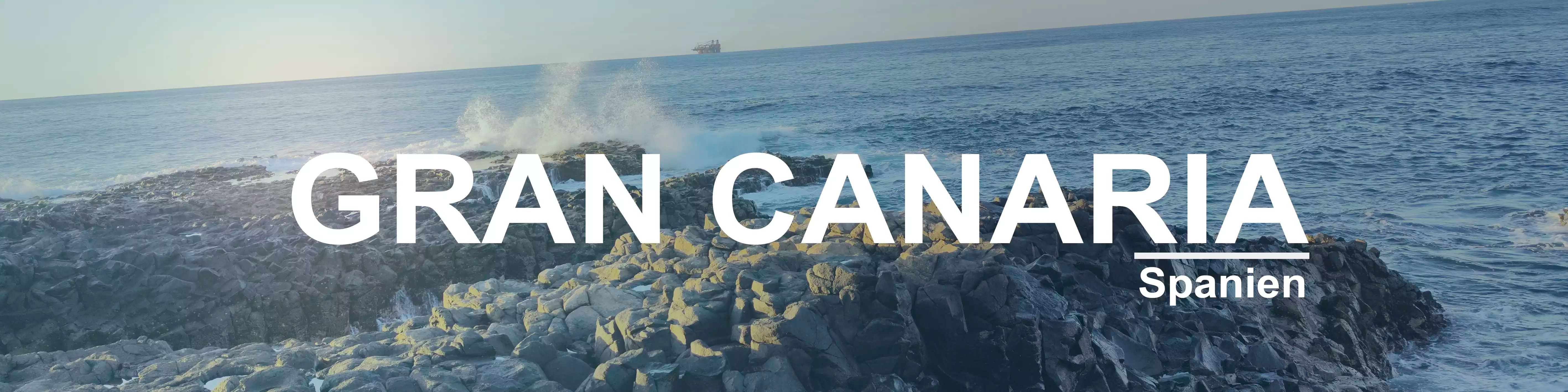 Felsen und Wellen an der Küste von Gran Canaria, Spanien